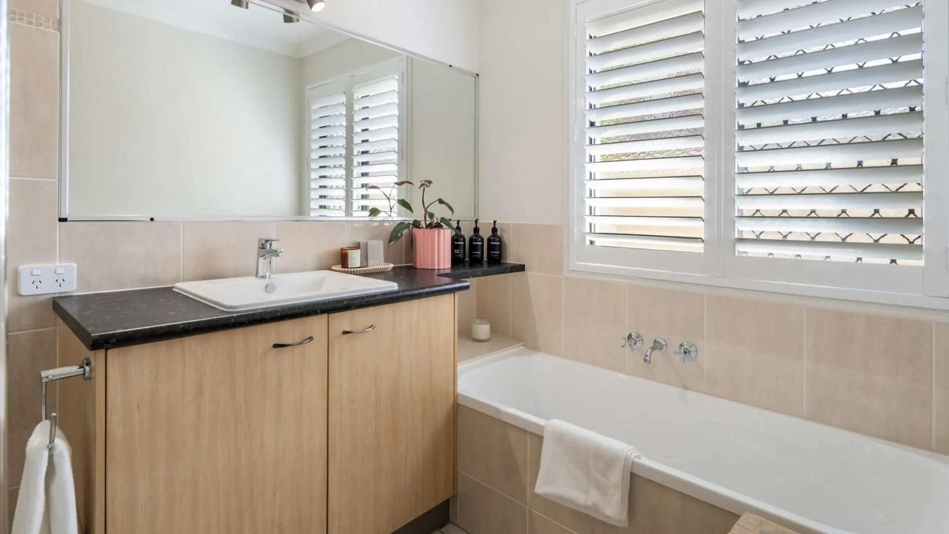 Fig Tree Family Home In Currimundi Kawana Waters